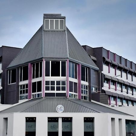 Peninsula International Hotel Suva Esterno foto